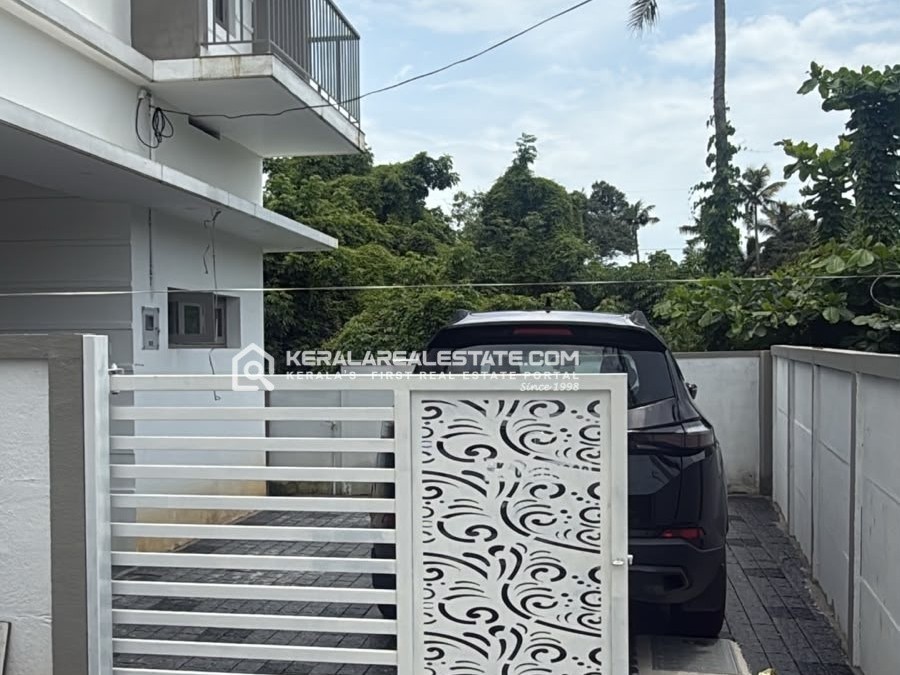 3 BHK HOUSE FOR SALE IN VYTTILA, ERNAKULAM