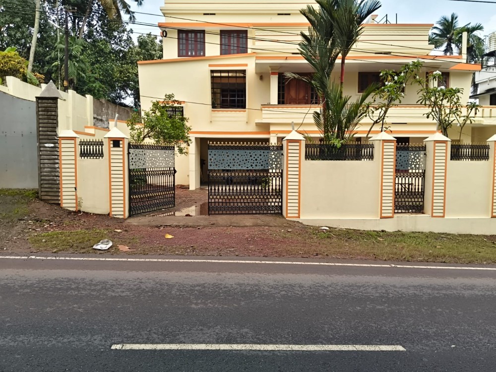 House with Godown in 25 Cents for Sale in Puthenkurishu, Kakkanad, Ernakulam