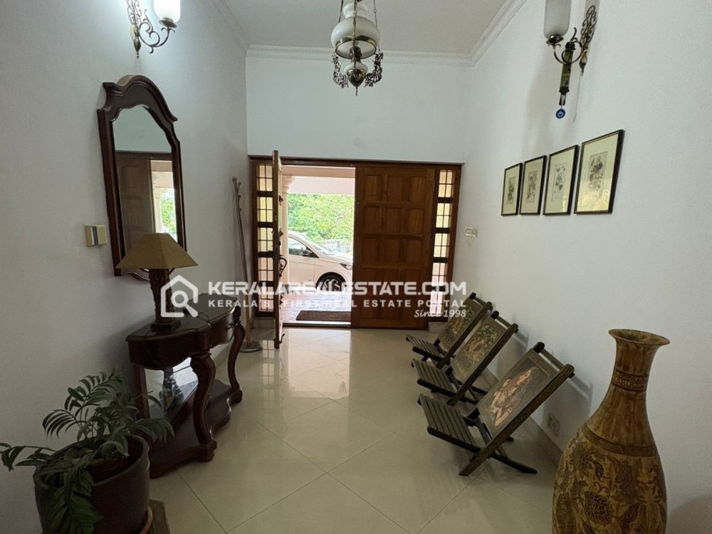 Luxury Nalukettu Styled House for Sale in Kanjikuzhy, Kottayam 
