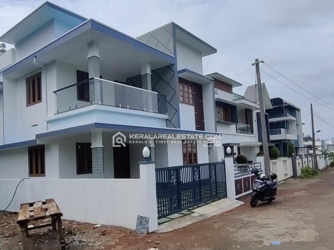 4 BHK HOUSE FOR SALE IN PALLIKKARA, PAZHANTOTTAM, KAKKANAD, ERNAKULAM